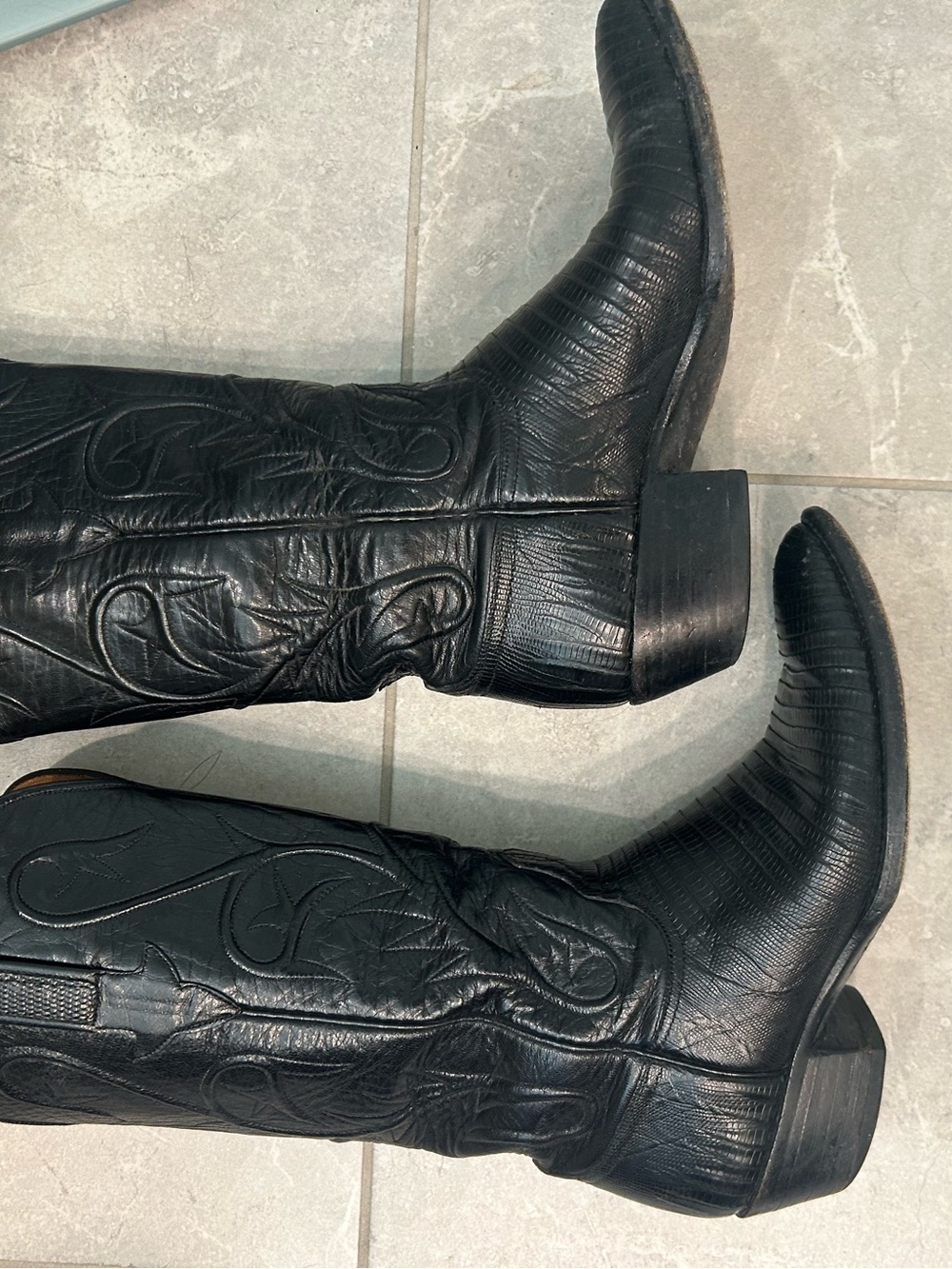 Lucchese Black Textured Leather Western Heeled Boots - Picture 6 of 7